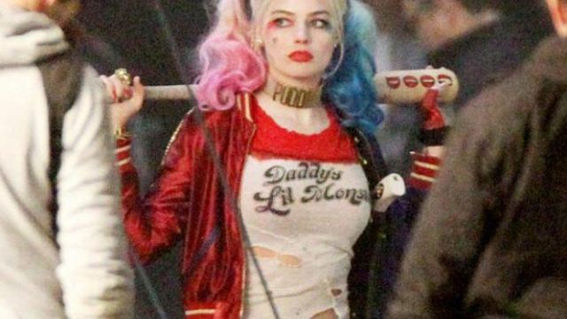 Giacca rossa e blu e T Shirt Harley Quinn Margot Robbie Suicide Squad