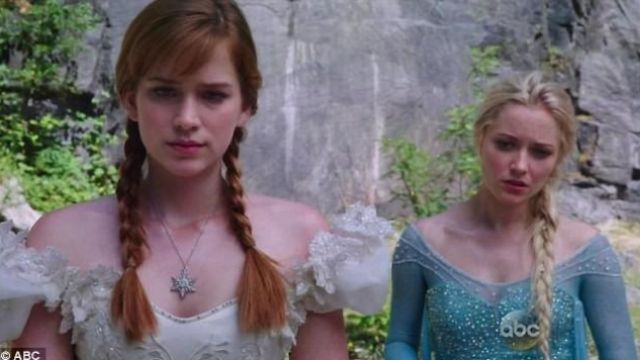 Le collier flocon de neige d'Anna (Elizabeth Lail) dans Once Upon a Time