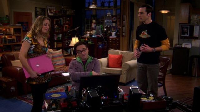 The t-shirt Rubik s Cube Sheldon Cooper (Jim Parsons) in The Big Bang Theory S05E11