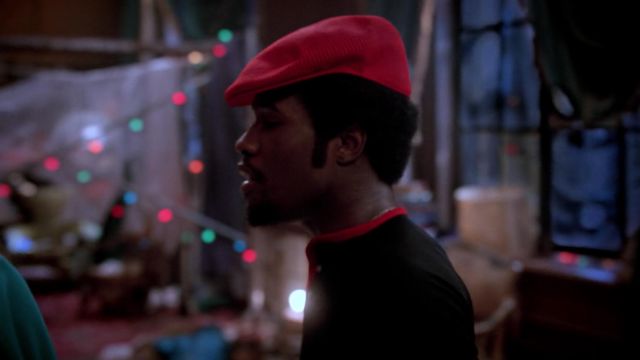 The cap and the red beret of soft Shaolin Fantastic (Shameik Moore) in The Get Down S01E05