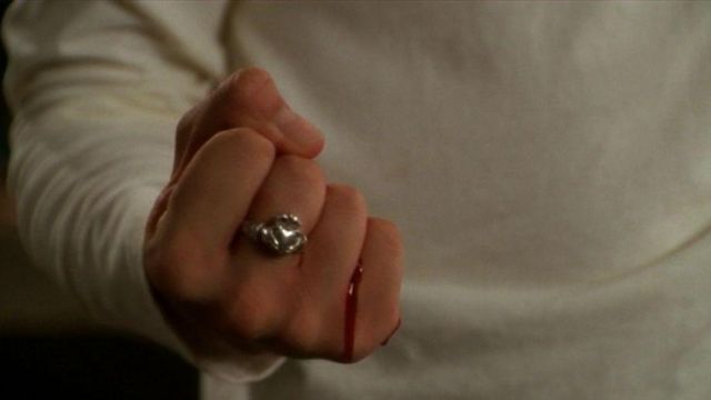 Season competition Destructive Ring of Claddagh Buffy (Sarah Michelle Gellar) in Buffy the vampire slayer  | Spotern