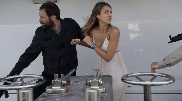 La montre Omega portée par Gina (Jessica Alba) dans le film Mechanic : Resurrection