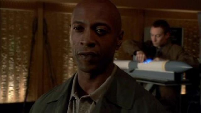 The authentic hieroglyphic of a ship and the Jaffa in Stargate SG-1 S08E10