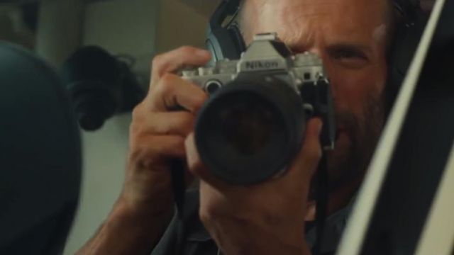 L'appareil photo Nikon de Arthur Bishop (Jason Statham) dans Mechanic : Resurrection