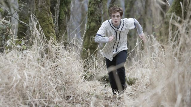 Le maillot de baseball de Edward Cullen (Robert Pattinson) dans Twilight chapitre 1