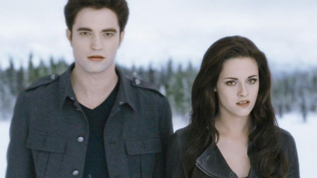 The look of Edward Cullen (Robert Pattinson) in Twilight, chapter 5 -  Revelation, part 2 | Spotern