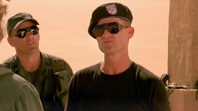 La paire de lunettes de soleil Cebe de Jack O'Neil (Kurt Russell) dans Stargate