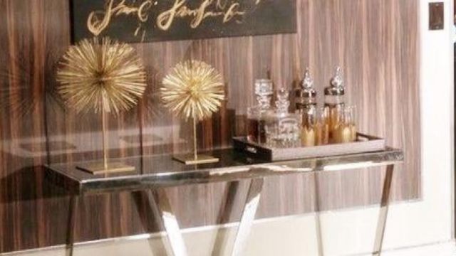 Sphere golden in the office of Lucious Lyon in Empire