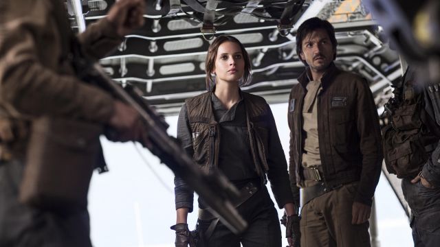The vest without sleeve Jyn Erso (Felicity Jones) in Rogue One Has Star Wars Story