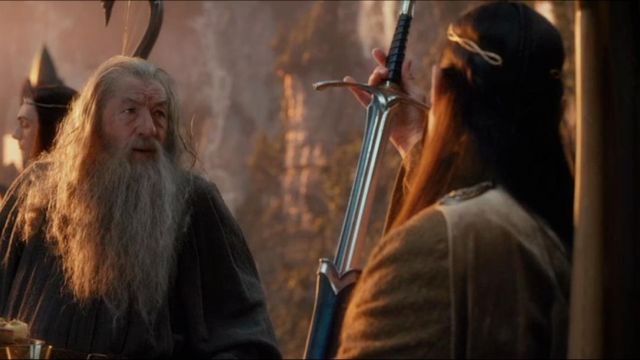 L'épée Glamdring de Gandalf (Ian McKellen) dans Le Hobbit Un Voyage Inattendu