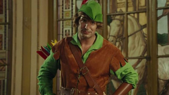 Costume (disguise) - robin hood in OSS 117