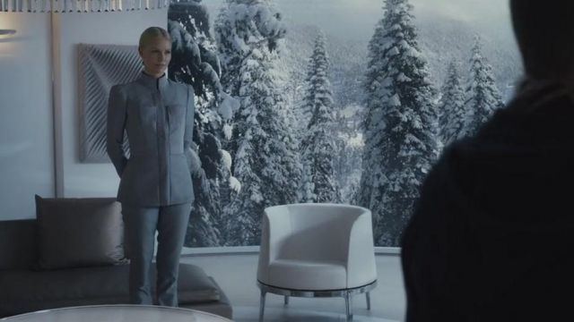 The chair Omni in the space of Meredith Vickers in Prometheus