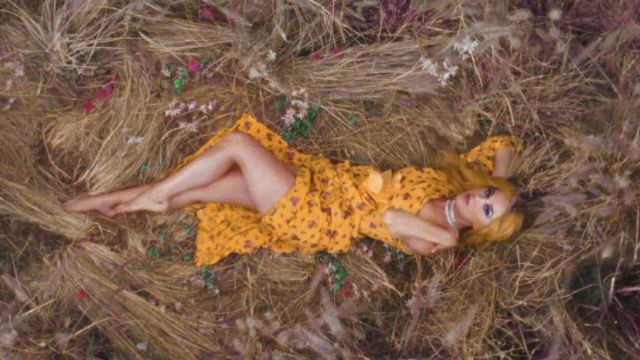 the yellow dress with flowers Gucci worn by Katy Perry in the clip, Feels Calvin Harris