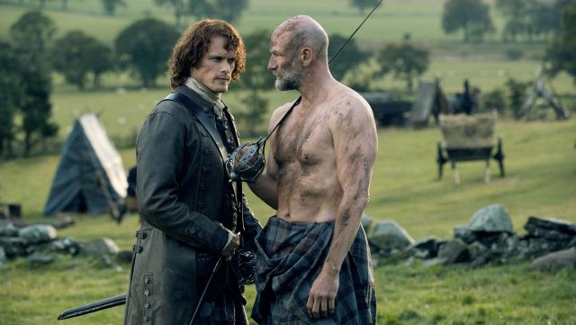 Le manteau en cuir de Jamie Fraser (Sam Heughan) dans Outlander | Spotern