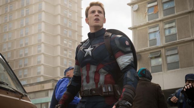 La ceinture de Steve Rogers / Cap­tain America (Chris Evans) dans Avengers : L'Ère d'Ultron