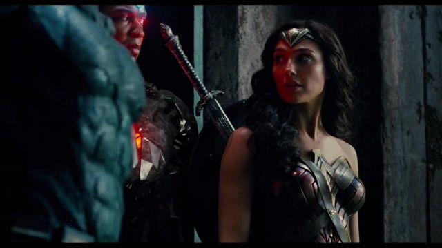 The costume in full Wonder Woman (Gal Gadot) Justice League