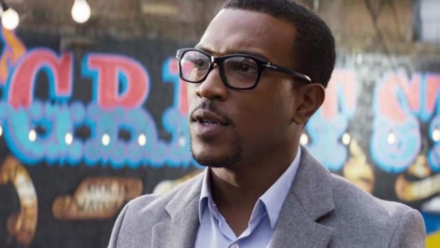 Sunglasses Tom Ford of Lowell (Ashley Walters) in Tomorrow it all starts
