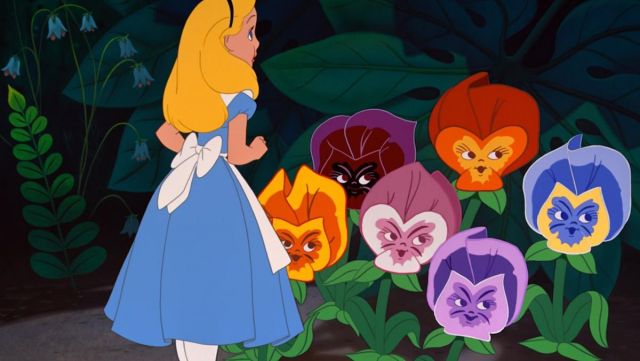 La réplique en poupée de Alice dans Alice au pays des merveilles | Spotern