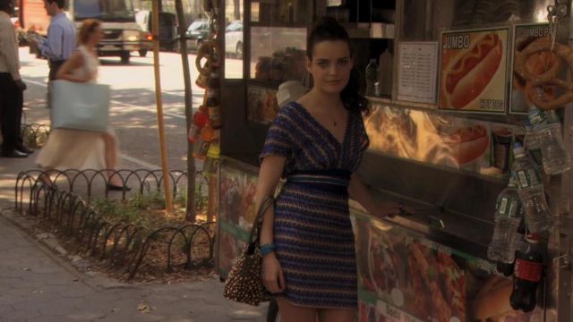 La robe à rayures de Bea­trice Gri­maldi (Roxane Mes­quida) dans Gos­sip Girl S05E02