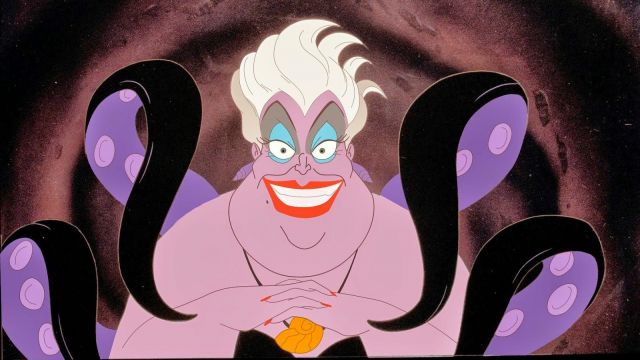 The necklace in the shape of a seashell of Ursula in the cartoon The little  mermaid | Spotern