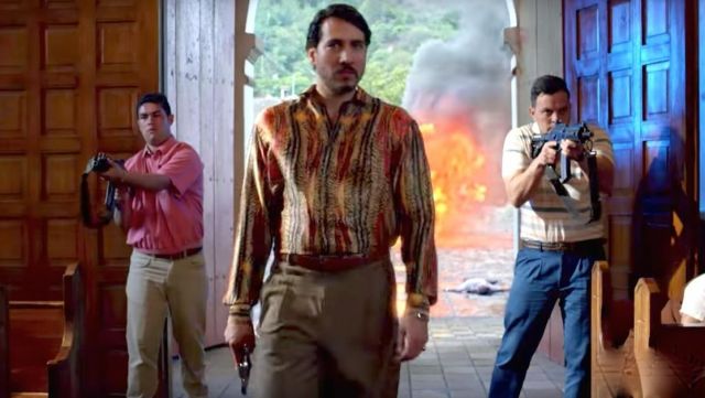 The shirt patterned with Pacho Herrera (Alberto Ammann) in Narcos season 3  | Spotern