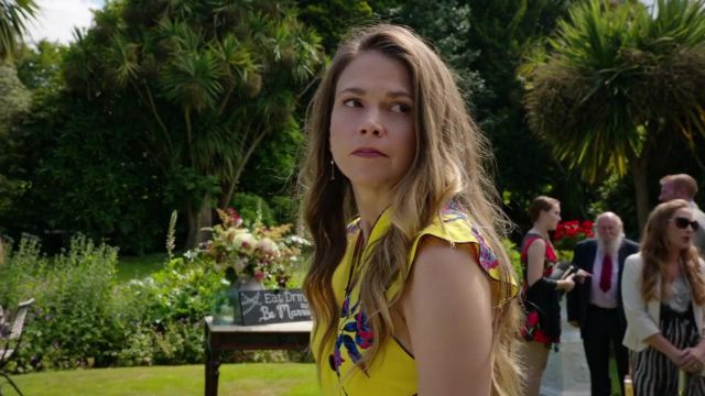 The yellow dress with flowers from Liza Miller (Sutton Foster) in Younger S04E12