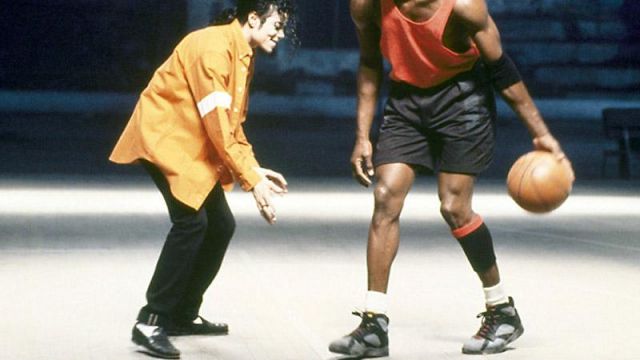 Globo Incontable versus Sneakers Nike Air Jordan 7 "Bordeaux" Michael Jordan in the clip Jam from  Michael Jackson | Spotern
