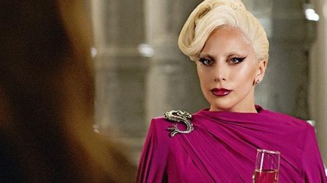 Les boucles d'oreilles en diamant de la Comtesse (Lady Gaga) dans American horror story Hotel S05E03