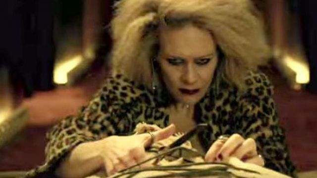 The coat leopard Sally (Sarah Paulson) in American Horror Story Hotel S05E01
