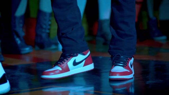 The Jordan 1 chicago Mike Will Made It in the clip 23