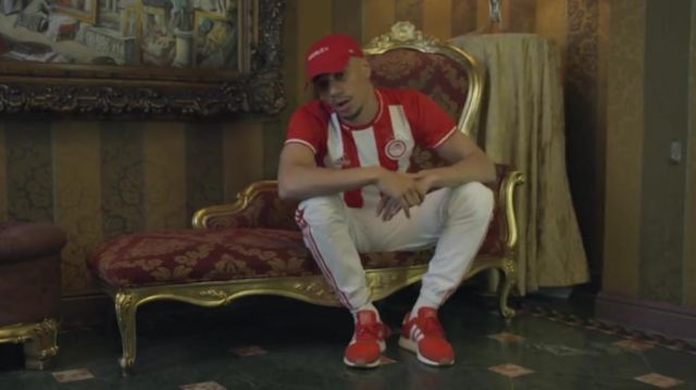 Sneakers Adidas Iniki Runner red of Mister V in her video clip Gville