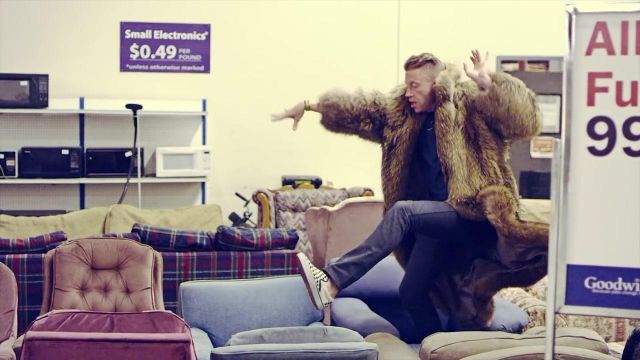 Les Vans CLASSIC SLIP-ON dans le clip Thrift Shop de Macklemore