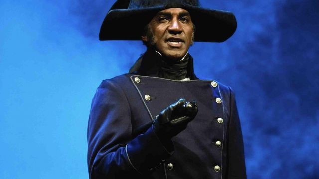 Le costume de Javert (Norm Lewis) dans la comédie musicale Les Misérables