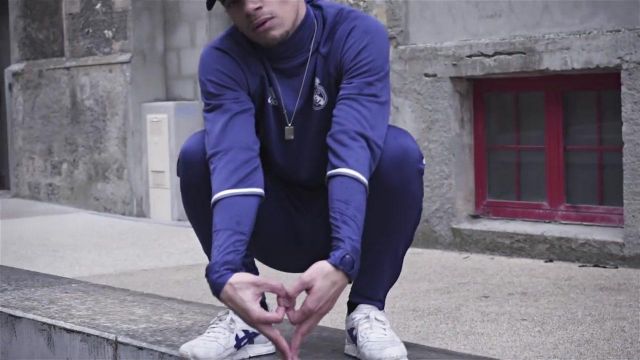 Les sneakers Asics X Colette GEL Lyte V de Mister V dans son clip Top Album