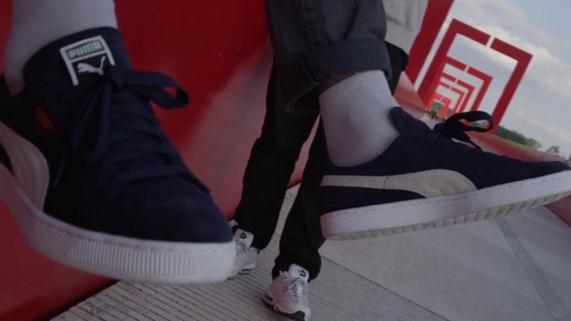The Puma Suede Navy Blue in the clip R2D2 of Lomepal