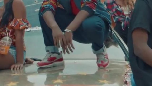 Les Air Max dans le clip Danser de Lisandro Cuxi