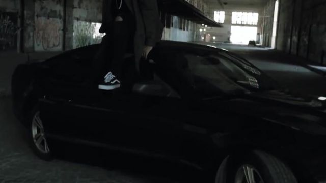 La paire de Vans Old Skool dans le clip Noyé de La Fouine