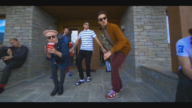 Sneakers New Balance ML 999 of Charles Viscount in the clip Dom Perignon