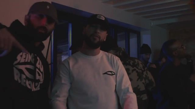 Le sweatshirt à capuche noir Seine Roo Records dans le clip On va le faire de S-crew