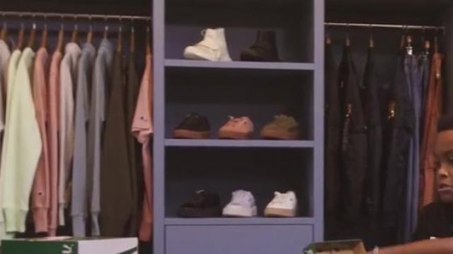 The PUMA SUEDE PINK GUM in the clip Afro Trap Pt. 9 MHD