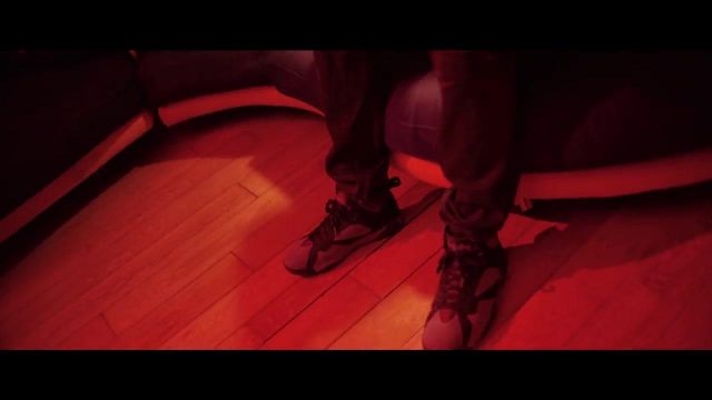 Las zapatillas Air Jordan 7 Retro en el clip Infrequentables de Dosseh
