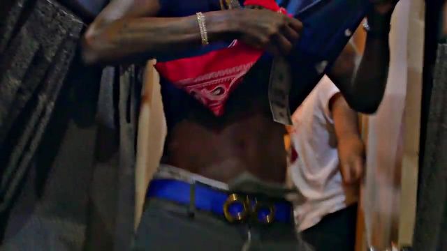 La ceinture Ferragamo de Young Thug dans Check