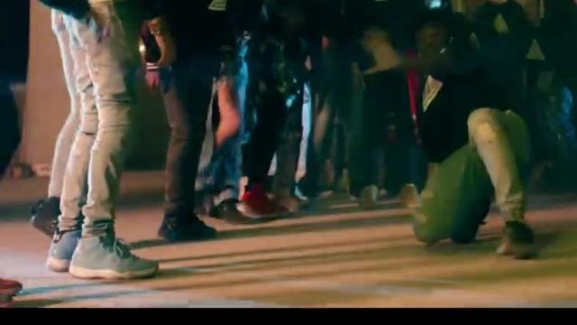 Les Jordan bleue turquoise dans le clip Party de Chris Brown
