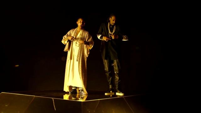 Regresa Reverberación Me preparé Zapatillas Adidas usadas por Pharrell Williams en el video musical  California Roll de Snoop Dogg | Spotern