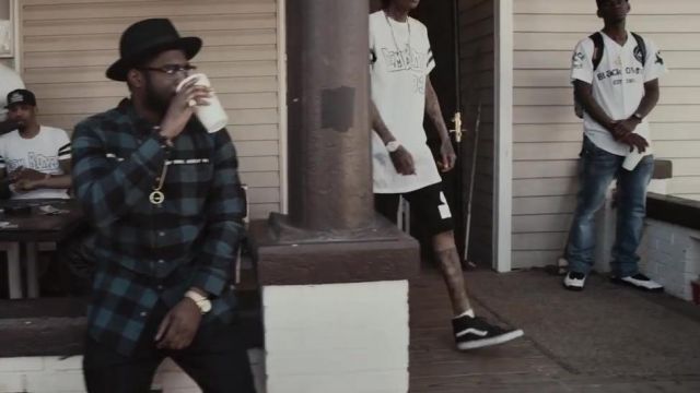 Les Vans Sk8-Hi 'Black' dans le clip de Wiz Khalifa "We dem boyz"