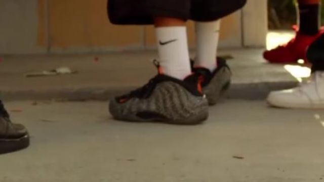 The sneakers Nike Air Foamposite, in the clip 100 of The Game feat Drake