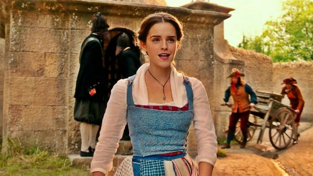 Le costume initial de Belle (Emma Watson) dans La Belle et la Bête