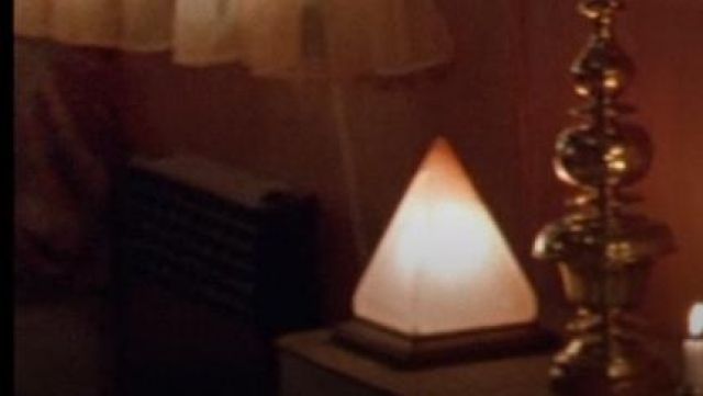 The lamp salt of Madame Irma (Didier Bourdon) in the film Madame Irma