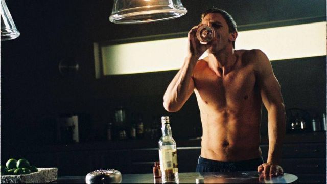 The bottle of whisky Macallan of XXXX (Daniel Craig) in Layer Cake