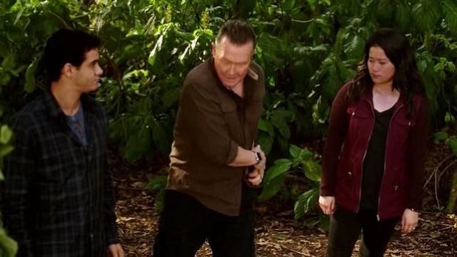 La veste rouge zippée de Happy Quinn (Jadyn Wong) dans Scorpion S03E19